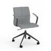 höj och sänkbar kontorstol med grått tyg med fyra ben